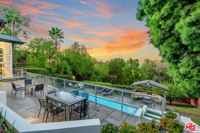 4854 Brewster Drive, Tarzana CA: https://media.crmls.org/mediaz/218cfb6b-55dd-4fdc-882a-7b1a0446b45e.jpg