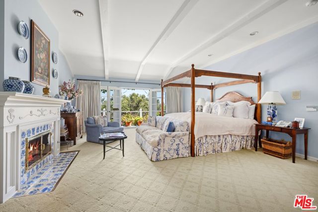 616 Perugia Way, Los Angeles CA: https://media.crmls.org/mediaz/218d619b-1ffe-4e8a-81d0-fa1841d05c05.jpg