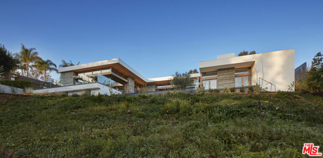 6708 Wildlife Road, Malibu CA: https://media.crmls.org/mediaz/218dde67-ae77-4930-9536-8570425717fd.jpg