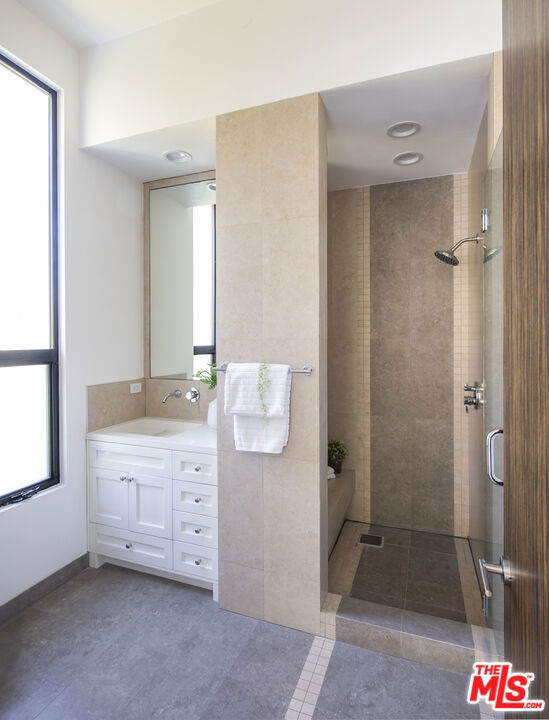 9852 San Circle, Beverly Hills CA: https://media.crmls.org/mediaz/218e0f4e-8c43-47be-b94e-c31a3714d313.jpg