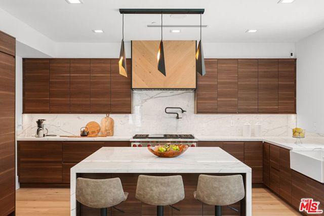 4153 Vantage Avenue, Studio City CA: https://media.crmls.org/mediaz/218ed98e-1da5-4a69-a2b5-0bc8df74a3ca.jpg
