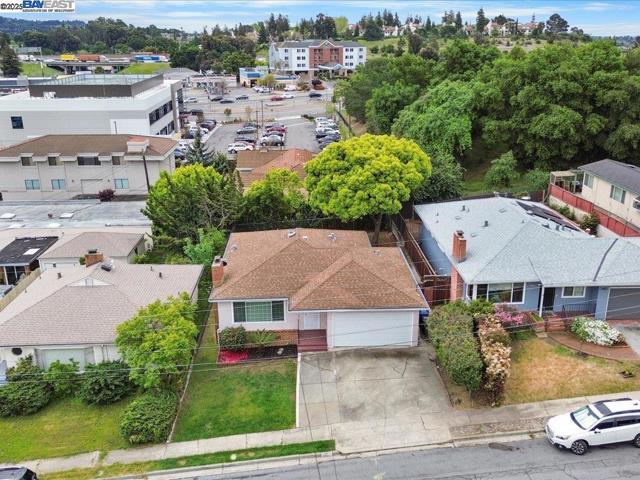 2457 San Carlos Ave, Castro Valley CA: https://media.crmls.org/mediaz/218fb02b-f12b-4d33-b718-363578d1f10a.jpg