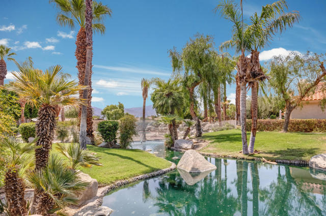 105 Brandigo Circle, Palm Desert CA: https://media.crmls.org/mediaz/21900d52-cd9e-43d8-be85-4be8491ca634.jpg