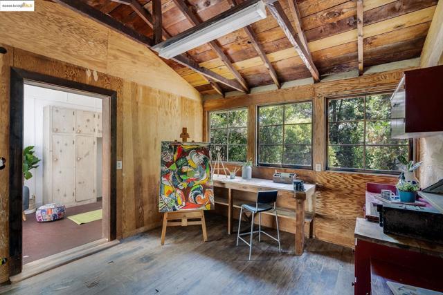 2976 Joaquin Miller Rd, Oakland CA: https://media.crmls.org/mediaz/21903145-f48f-4532-a668-fe67b3131f5a.jpg