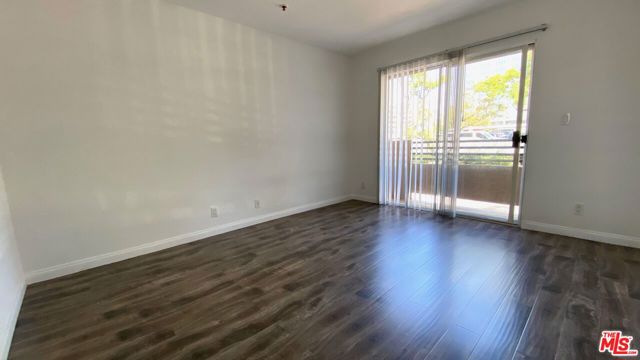 701 S Kingsley Drive, Los Angeles CA: https://media.crmls.org/mediaz/21905a40-0aa9-4b5b-ac5b-3eac8a6e73ee.jpg