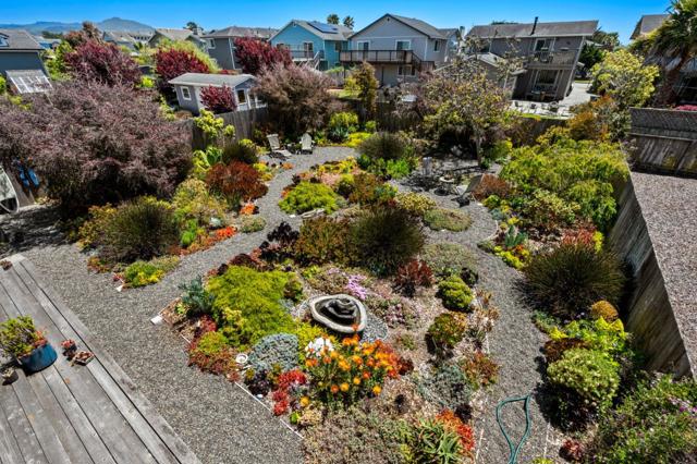 316 Valdez Avenue, Half Moon Bay CA: https://media.crmls.org/mediaz/2190ffef-11a8-43d8-abd7-55b631293688.jpg