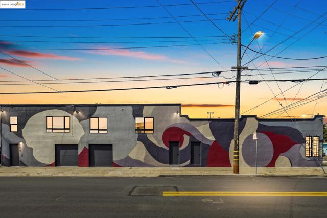 904 41st St, Oakland CA: https://media.crmls.org/mediaz/21910270-8f36-4a8b-a1f2-fd970d2bb5f5.jpg