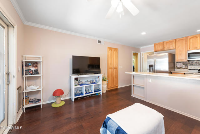 1122 Canterford Circle, Westlake Village CA: https://media.crmls.org/mediaz/2191188d-1d1e-4996-b111-dd279f3d282b.jpg