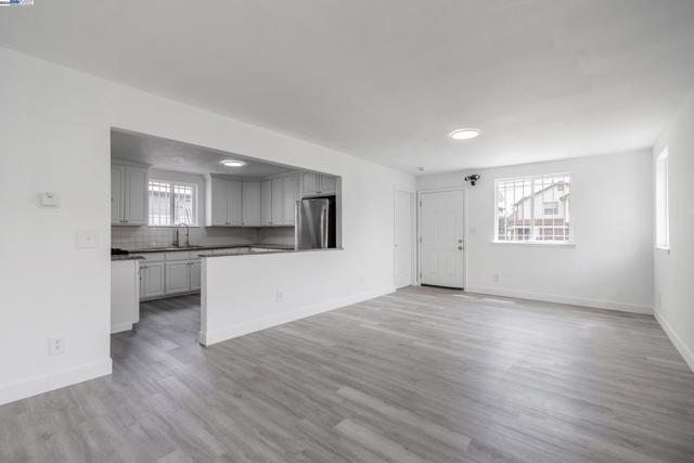 1039 91St Ave, Oakland CA: https://media.crmls.org/mediaz/2191197a-f7e2-4241-be0f-678b24ef1ed7.jpg