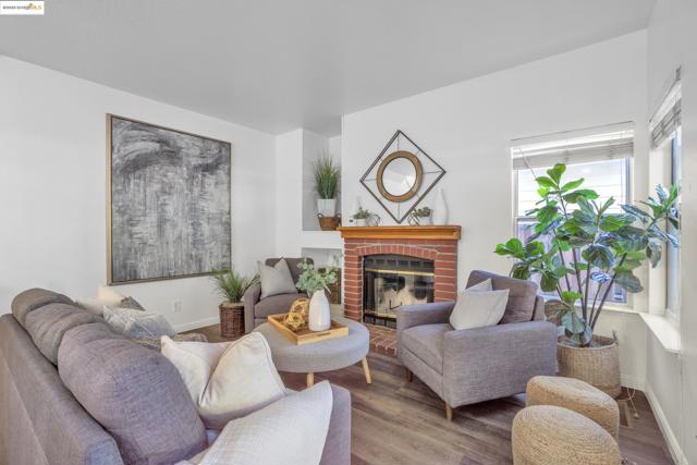 5014 Prairie Way, Antioch CA: https://media.crmls.org/mediaz/21912ab5-5b58-4536-889c-3ec331371329.jpg