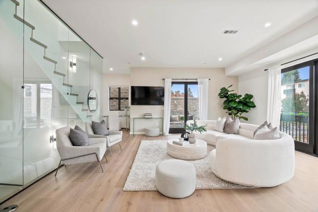 924 Woodside Road, Redwood City CA: https://media.crmls.org/mediaz/2191950e-afad-4658-9a46-e649a8fbb580.jpg