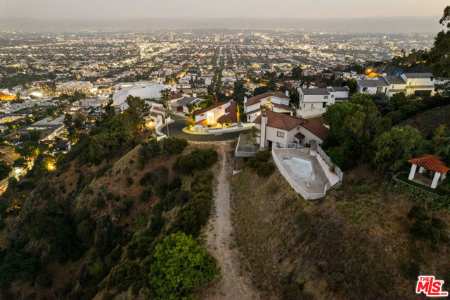 1842 N Crescent Heights Boulevard, Los Angeles CA: https://media.crmls.org/mediaz/21921b42-9e47-4cf0-b678-564f981a408b.jpg
