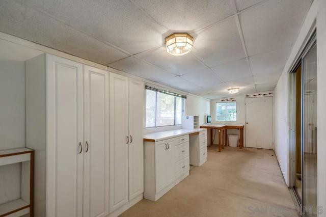 14215 Pecan Park Ln, El Cajon CA: https://media.crmls.org/mediaz/21923b3c-4d5c-4c5e-b793-eb9f084fd2d1.jpg