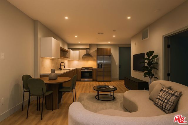 5832 Virginia Avenue, Los Angeles CA: https://media.crmls.org/mediaz/21925d1b-f4bc-4f7b-a0e9-0282a8e5cc22.jpg