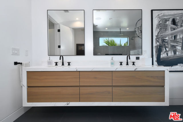 5316 Lennox, Sherman Oaks CA: https://media.crmls.org/mediaz/219293aa-3da1-41bb-b213-596b726734de.jpg