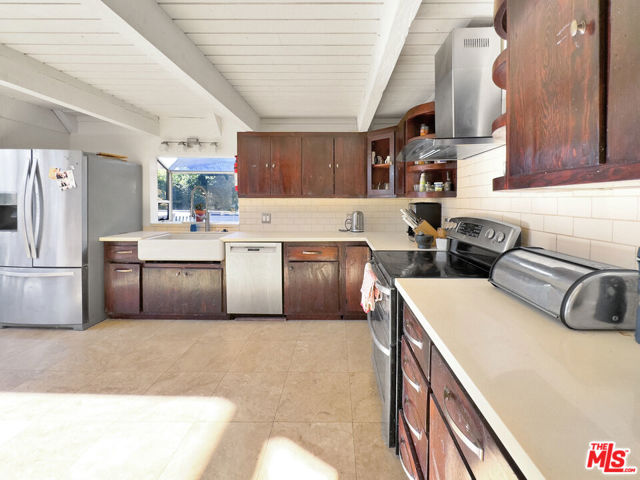 22012 Topanga School Road, Topanga CA: https://media.crmls.org/mediaz/2193186a-9403-4fa7-9f7e-a1b52dae3305.jpg