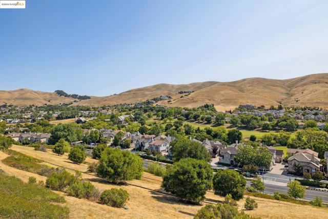 6686 Chalk Hill Ln, Vallejo CA: https://media.crmls.org/mediaz/219347a9-3d80-4b0e-addf-3411352e99e0.jpg