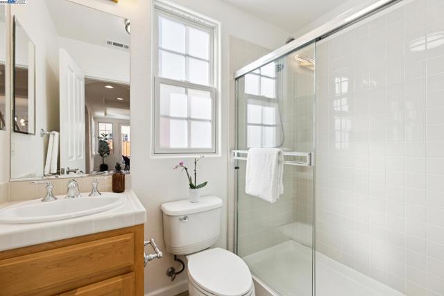 5 Cornelius Sq, Alameda CA: https://media.crmls.org/mediaz/219415e8-63ff-4e52-9ca0-2b0e79226cfc.jpg