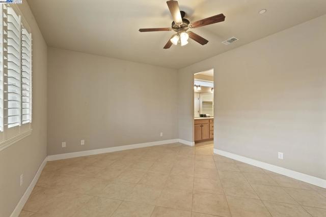 2961 Clear Point Way, Manteca CA: https://media.crmls.org/mediaz/21943705-f983-46f3-9cdb-8ba7eccdc865.jpg
