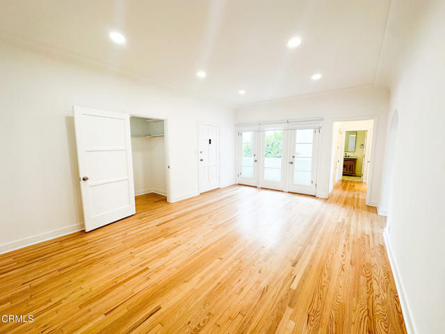 1540 E Wilson Avenue, Glendale CA: https://media.crmls.org/mediaz/2194435c-e073-4af3-8547-b53b12dc369c.jpg