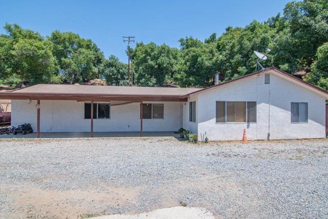 3137 E Valley Parkway, Escondido CA: https://media.crmls.org/mediaz/21946c70-79c5-4899-a030-44f2a37a2c0a.jpg