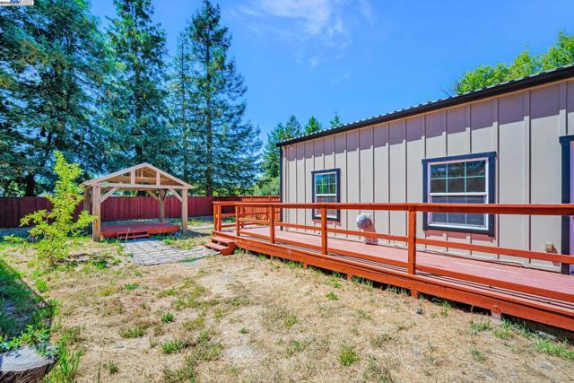 3920 Gravenstein Hwy, Sebastopol CA: https://media.crmls.org/mediaz/21949a24-0c9c-4239-a830-e45c9416418d.jpg