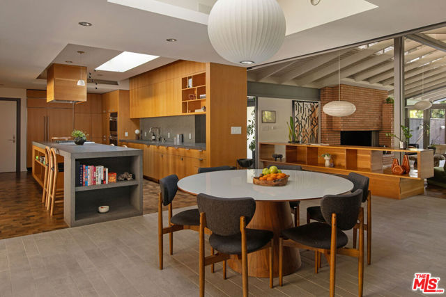 1030 Canon Drive, San Marino CA: https://media.crmls.org/mediaz/2195cb7b-fc8d-4b49-a11f-e5bde7cdff68.jpg