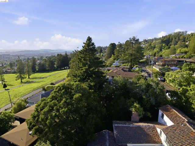 44 Highgate Rd, Kensington CA: https://media.crmls.org/mediaz/219623f9-0054-4b96-af00-60462a4ef9c9.jpg