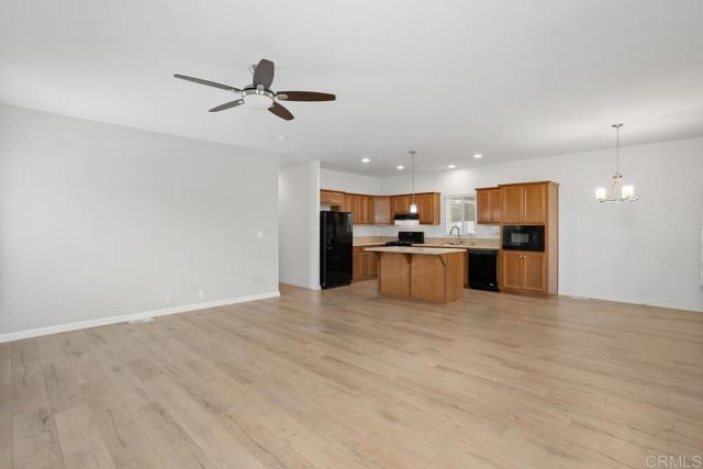 525 W El Norte Parkway, Escondido CA: https://media.crmls.org/mediaz/219676ed-79f2-47ba-97ec-f194d816463a.jpg