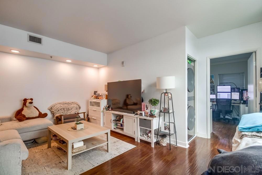 MLS #250040945SD image #11