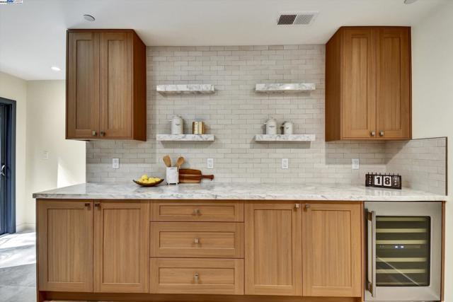 148 Auburn St, San Rafael CA: https://media.crmls.org/mediaz/21976b44-bdc6-428f-9828-093decff1d7d.jpg