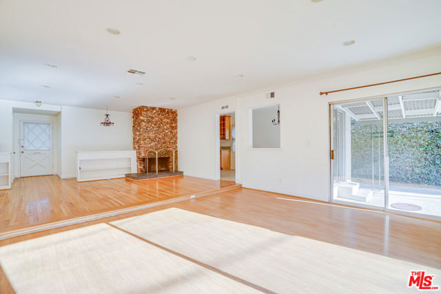 6919 Vanalden Avenue photo 7