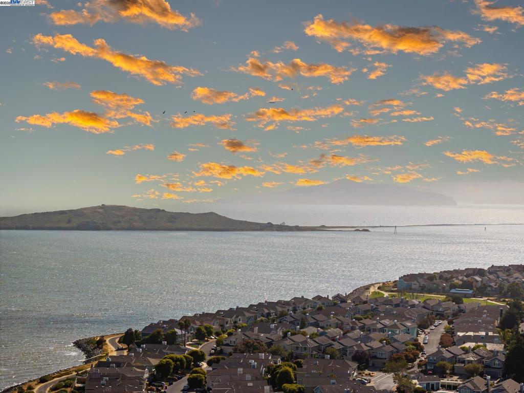 https://media.crmls.org/mediaz/2197fbbe-0610-4326-8857-dc65d87d876f.jpg?preset=X-Large