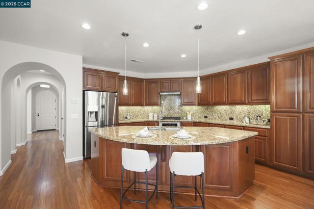 2371 Magnolia Bridge Dr, San Ramon CA: https://media.crmls.org/mediaz/219816fe-6cd7-4986-b7de-35f41e64cd7d.jpg