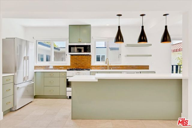 210 S Hamilton Drive, Beverly Hills CA: https://media.crmls.org/mediaz/21985442-c1aa-44f6-a2ab-51304eabb0b6.jpg