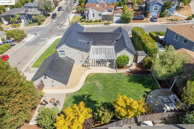 4701 Kaphan Ave, Oakland CA: https://media.crmls.org/mediaz/219864b2-5af9-411c-8a05-bdcef5f0d7b7.jpg