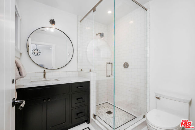 24884 Jim Bridger Road, Hidden Hills CA: https://media.crmls.org/mediaz/2198999a-31fc-4def-b747-971f85ed8a6b.jpg