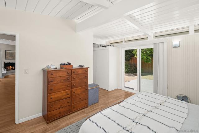 435 Country Club Ln, Coronado CA: https://media.crmls.org/mediaz/21996b87-a625-4c21-a12e-a36976f99806.jpg
