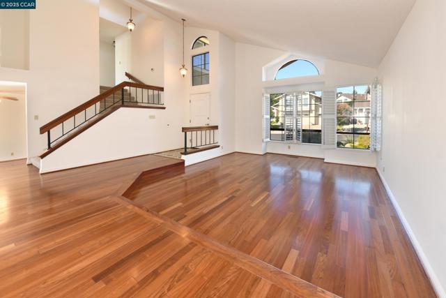 319 Oak Glen Ct, Martinez CA: https://media.crmls.org/mediaz/2199938c-b704-4252-9bfc-a5332af9625e.jpg