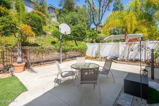 6755 Oak Springs Drive, Oak Park CA: https://media.crmls.org/mediaz/219a0e58-15bc-4429-b0a3-e43141f54d4a.jpg