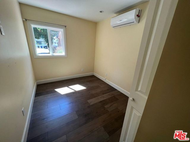 7412 Jamieson Avenue, Reseda CA: https://media.crmls.org/mediaz/219a2e56-6b9b-48ab-8356-7b3bda1878e0.jpg
