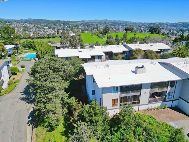 19100 Crest Ave, Castro Valley CA: https://media.crmls.org/mediaz/219a65db-f7cc-41e6-9e31-c69d68bbd4da.jpg