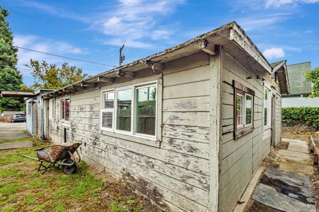 4045 Cory Street, Soquel CA: https://media.crmls.org/mediaz/219aae1f-3ddb-46b8-bc7e-d5eabd575ab4.jpg