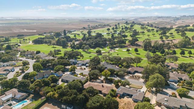 11745 Tam Oshanter Drive, Salinas CA: https://media.crmls.org/mediaz/219acf56-e229-4536-bccc-326b4dcb4562.jpg