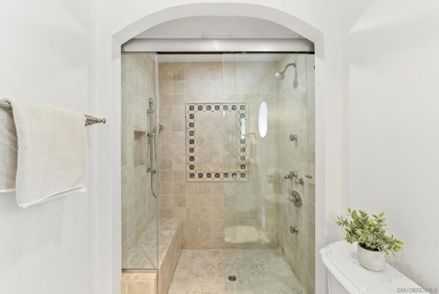 3133 Vista Rica, Carlsbad CA: https://media.crmls.org/mediaz/219af4ec-722f-4388-8c0a-8de3f1d3c8b7.jpg