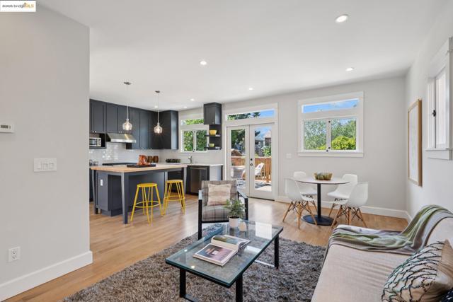 1811 Parker St, Berkeley CA: https://media.crmls.org/mediaz/219b7029-ac54-49d0-90b1-dbec3c8c1b9a.jpg