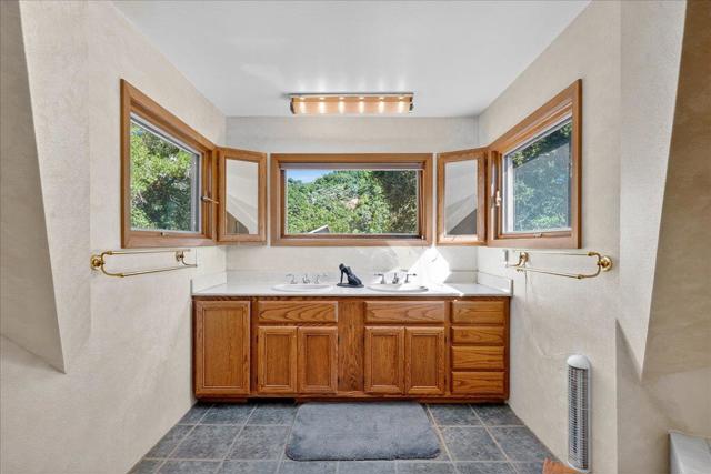 5224 Twin Falls Road, Morgan Hill CA: https://media.crmls.org/mediaz/219b7f41-102b-4372-ad82-dfab45a19712.jpg