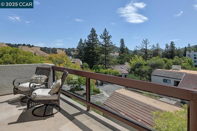 3244 Terra Granada Dr, Walnut Creek CA: https://media.crmls.org/mediaz/219bc778-8f4b-4334-952b-db4c87390007.jpg