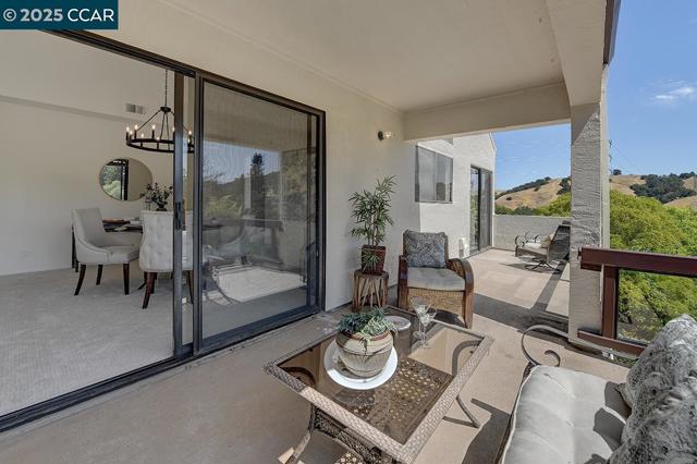3244 Terra Granada Dr, Walnut Creek CA: https://media.crmls.org/mediaz/219c5706-e8c1-4a02-9848-fe5074285f75.jpg