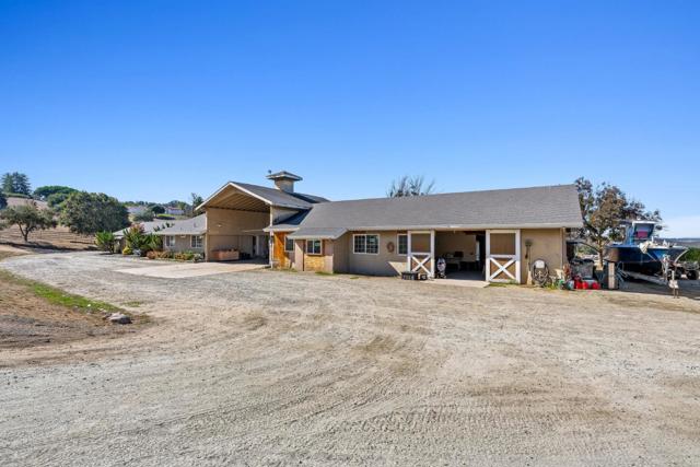 350 San Benancio Road, Salinas CA: https://media.crmls.org/mediaz/219c5ee2-eb16-45ac-b866-9f964ec2b6e3.jpg